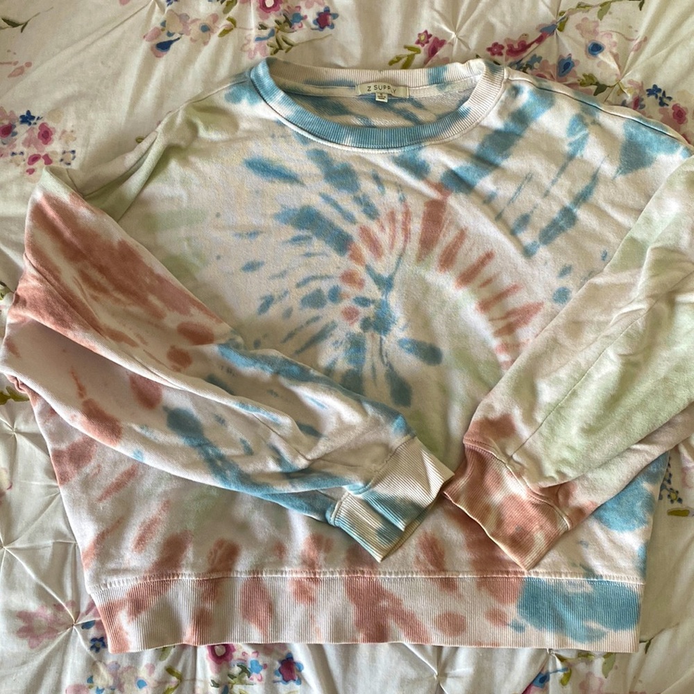 z supply tie dye sweatshirt size small. adorable for summer nights and school